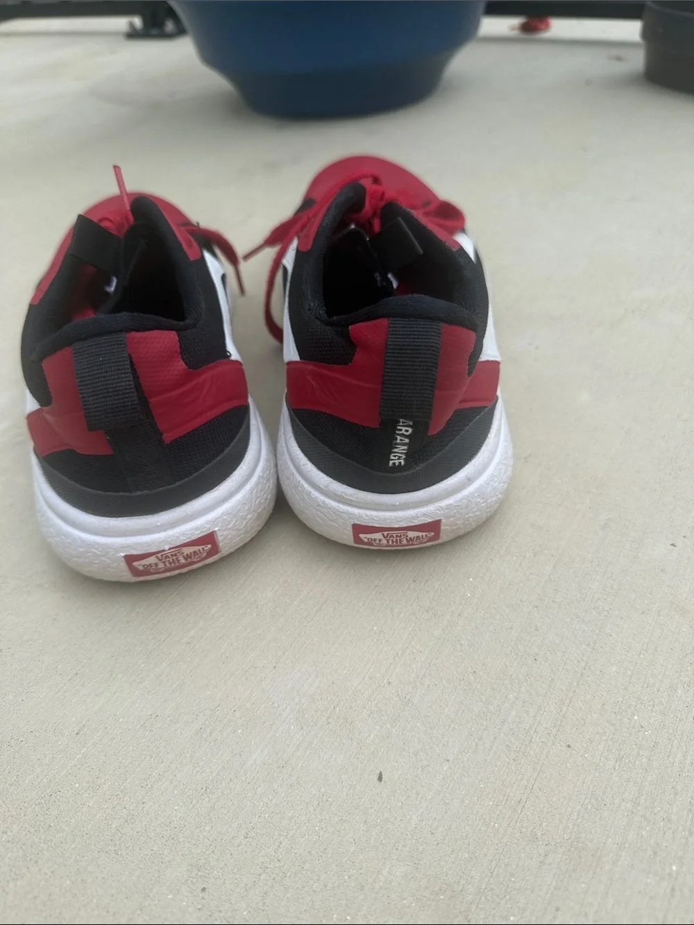 Vans Men’s UltraRange red, Black & White Low-Top Skate Sneakers